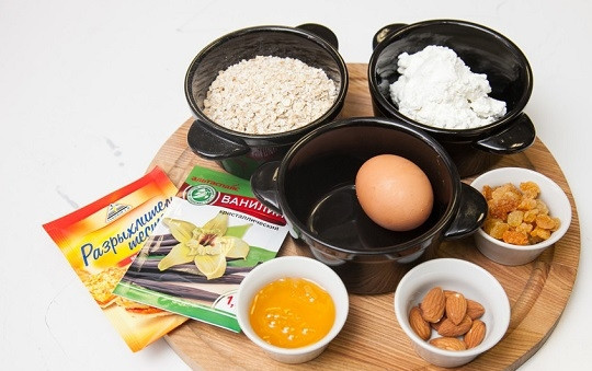 1. Этап. Овсяно-творожное печенье: 1. Вот такой набор ингредиентов вам будет необходим, чтобы повторить этот весьма простой рецепт овсяно-творожного печенья на вашей кухне.