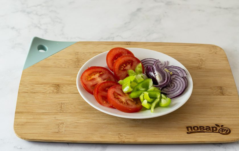 1. Этап. Вегетарианская пицца без дрожжей: Остальные овощи просто нарежьте, как вам удобно.