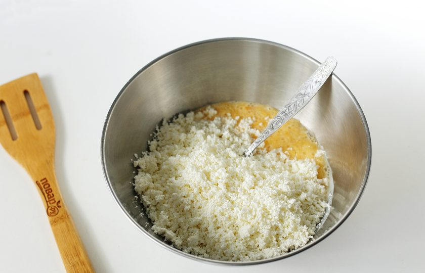 1. Этап. Манник с тыквой и творогом: Добавьте творог.