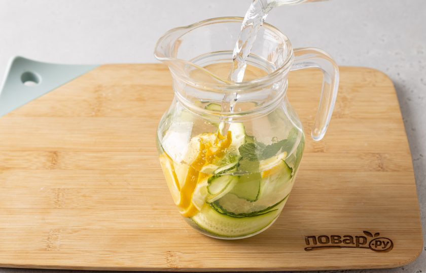 1. Этап. Вода Сасси для похудения: Залейте чистой водой. Уберите в холодильник минимум на 4 часа, а лучше на ночь.