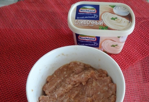 1. Этап. Суп-пюре из цветной капусты: Перемешиваем и оставляем на 30-40 минут.