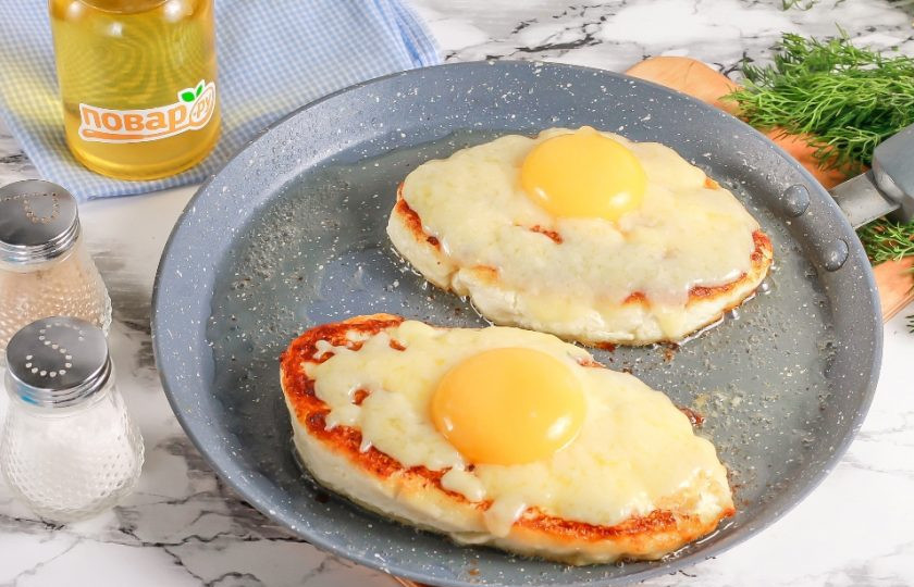 1. Этап. Ленивый творожный хачапури по-аджарски на сковороде: Ленивые хачапури на сковороде полностью готовы.