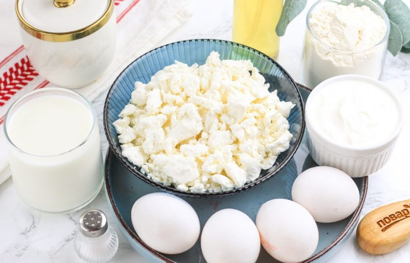 1. Этап. Блинный пирог с творогом: Подготовьте указанные ингредиенты. Молочные продукты используйте любой жирности. Молоко для блинов можно заменить сывороткой.