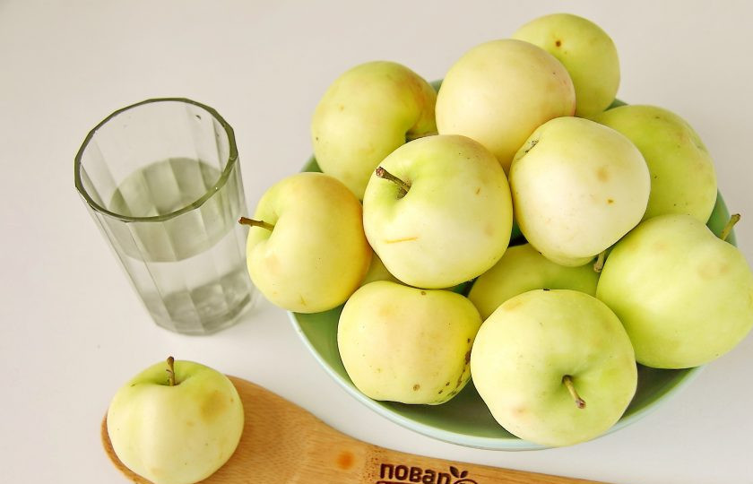 1. Этап. Яблочное пюре для грудничка на зиму: Подготовьте все ингредиенты.