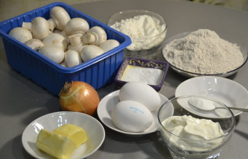 1. Этап. Перепечи с грибами: Подготовьте продукты.