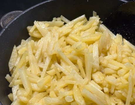 1. Этап. Лисички с картошкой: Так, чтобы без двух минут было готово.