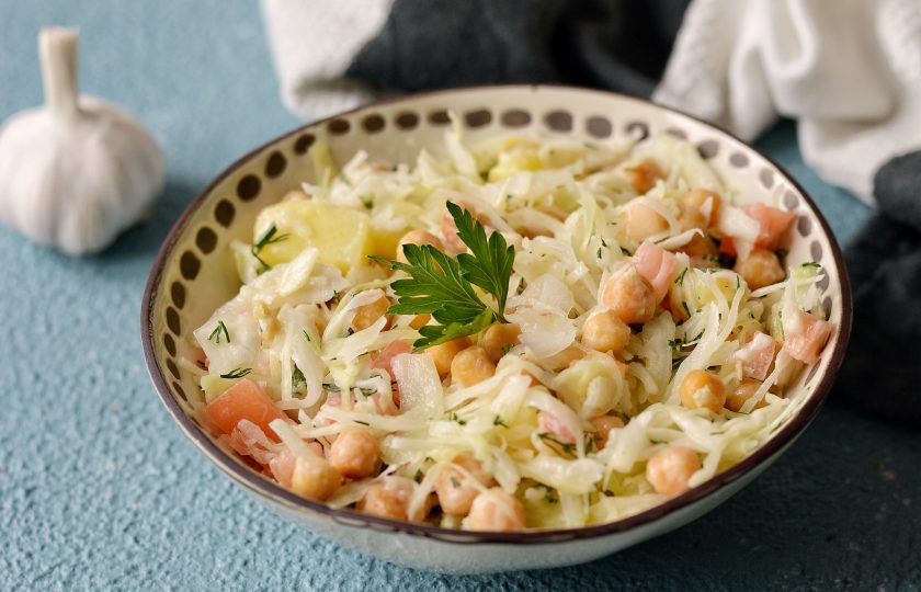 1. Этап. Салат с капустой и нутом: Салат с капустой и нутом готов, приятного вам аппетита!