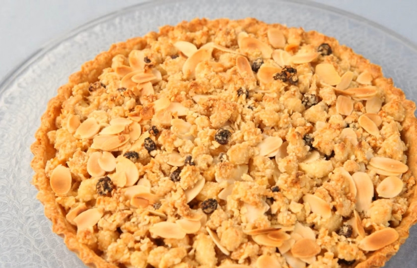 1. Этап. Яблочный тарт с миндалем: 11. Выпекайте тарт в разогретой до 190 градусов духовке 30-40 минут. Приятного аппетита!