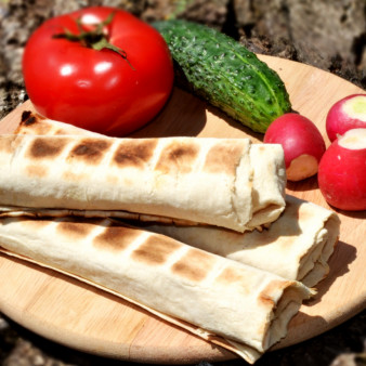 Лаваш с сулугуни на мангале