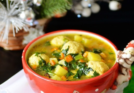 1. Этап. Густая похлёбка с фрикадельками и шпинатом: Подаём похлёбку горячей. Приятного аппетита!