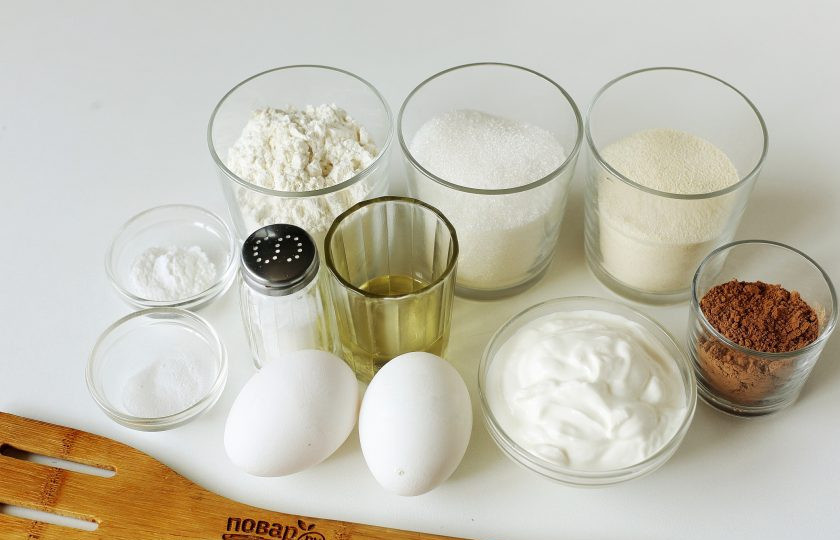 1. Этап. Шоколадный манник на сметане: Подготовьте все ингредиенты.