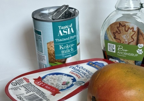 1. Этап. Творожно-кокосовый десерт с манго: Всё что нам нужно для десерта. Творог у меня зернистый, лучше взять мягкий, получится более однородный.