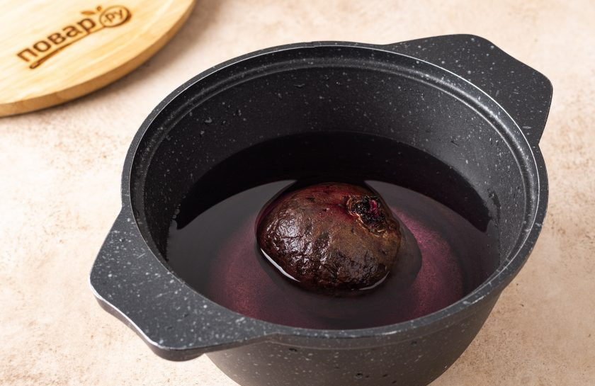 1. Этап. Свекольный салат с медовой заправкой: Свеклу отварите до готовности.