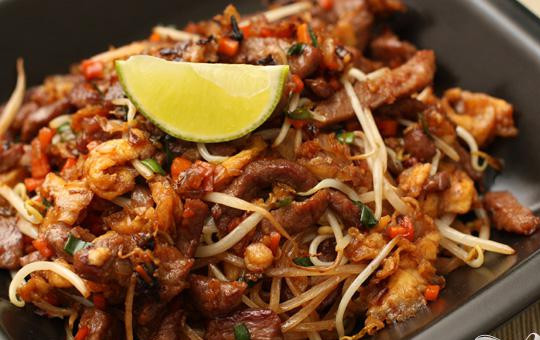 1. Этап. Пад Тай (Pad Thai): 6. Подаем с долькой лайма и горячий.