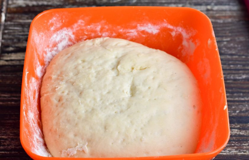 1. Этап. Булка Черкизовская: Оставьте тесто на час в теплом месте. Миску обязательно сверху накройте вафельным полотенцем.