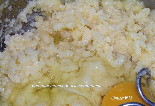 1. Этап. Апельсиновые профитроли: Снимите кастрюльку с огня и по одному добавьте в тесто яйца, тщательно вымешивая после каждой добавки...