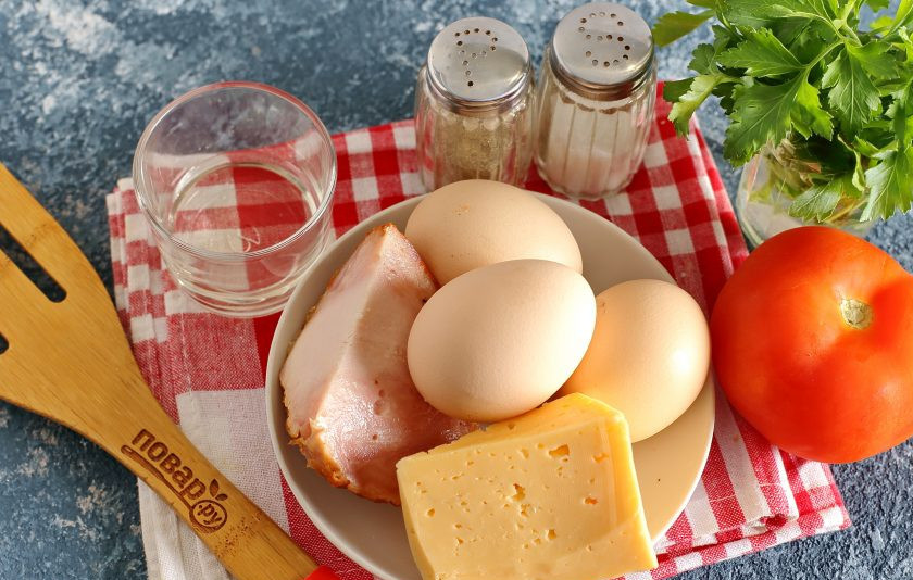 1. Этап. Яичница с бужениной: Подготовьте все ингредиенты.