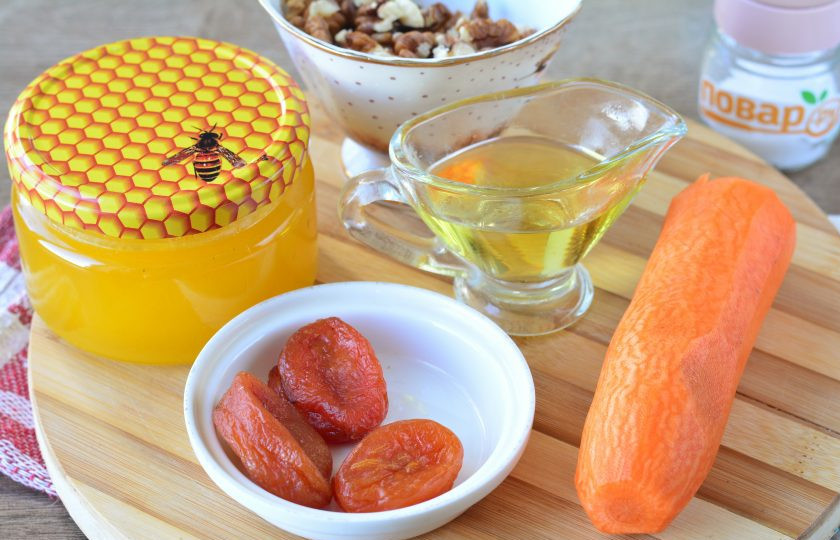 1. Этап. Салат из моркови и кураги: Подготовьте все ингредиенты.