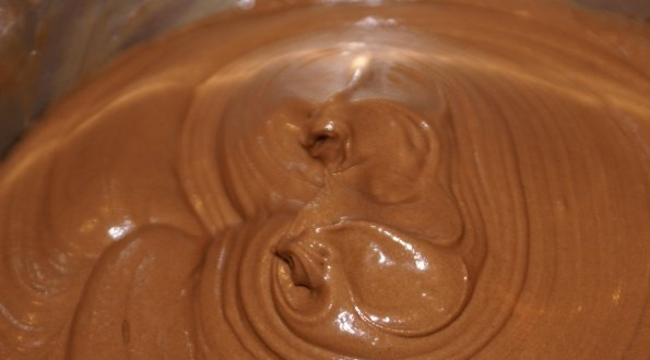 1. Этап. Рождественский торт с черносливом: 6. Миксером перемешиваю до однородной, гладкой консистенции.