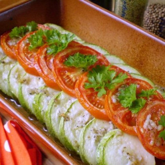 Запеченные кабачки с помидорами