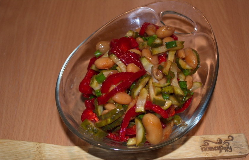 1. Этап. Салат Мазурка: А также — соль, специи, немного растительного масла и измельченной зелени. Перемешаем.