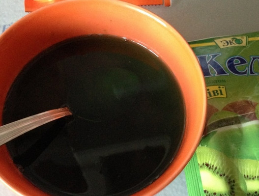 1. Этап. Желейный торт без выпечки: Аналогичным образом готовим желе из киви.