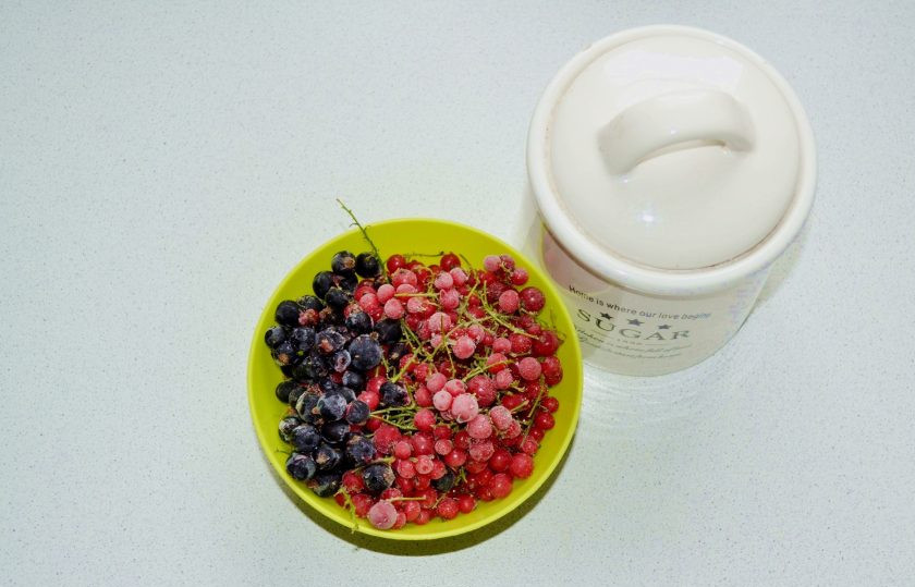 1. Этап. Ягодный лаваш: Я буду готовить ягодный лаваш из черной и красной смородины.