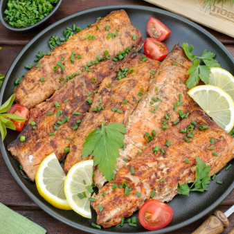 Красная рыба на мангале