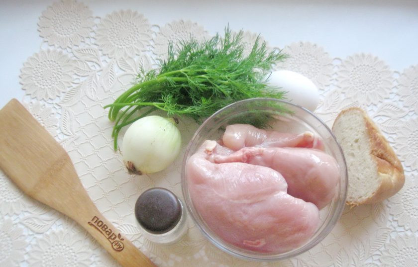 1. Этап. Паровые котлеты в микроволновке: Подготовьте ингредиенты для приготовления котлет на пару.