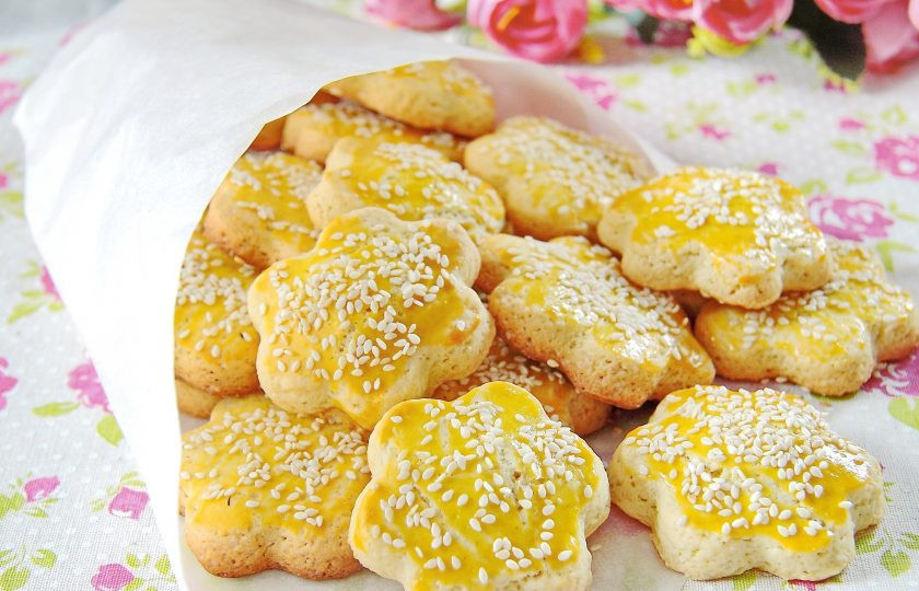 1. Этап. Песочное печенье: 8. Вкусное и нежное домашнее песочное печенье готово. Подавайте его с чаем, кофе или молоком.