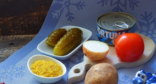 1. Этап. Рассольник с тунцом и булгуром: Приготовить продукты.