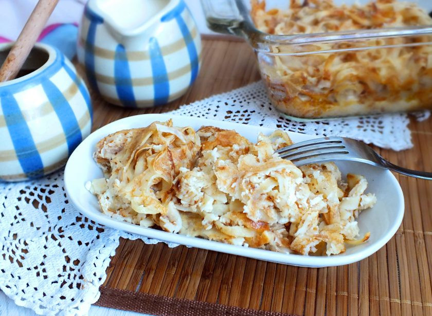 1. Этап. Лапшевник из блинов: Разложите порционно и подавайте с мёдом и молоком. Приятного аппетита!