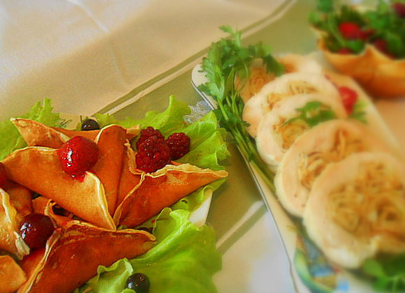 1. Этап. Блинчики с грибами и сыром: Подаем на стол горячими.