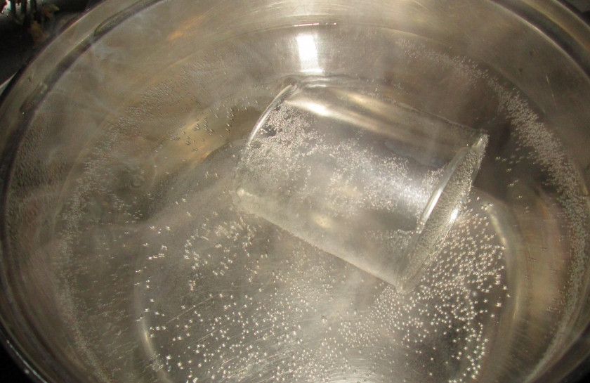 1. Этап. Печенье Персики: 1. Пока будем готовить тесто, нужно сварить сгущенное молоко.