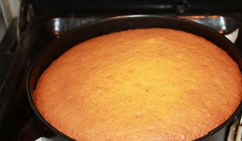 1. Этап. Воздушный бисквит для торта: Выпекайте бисквит в разогретой духовке до 180 градусов в течение 40-60 минут.