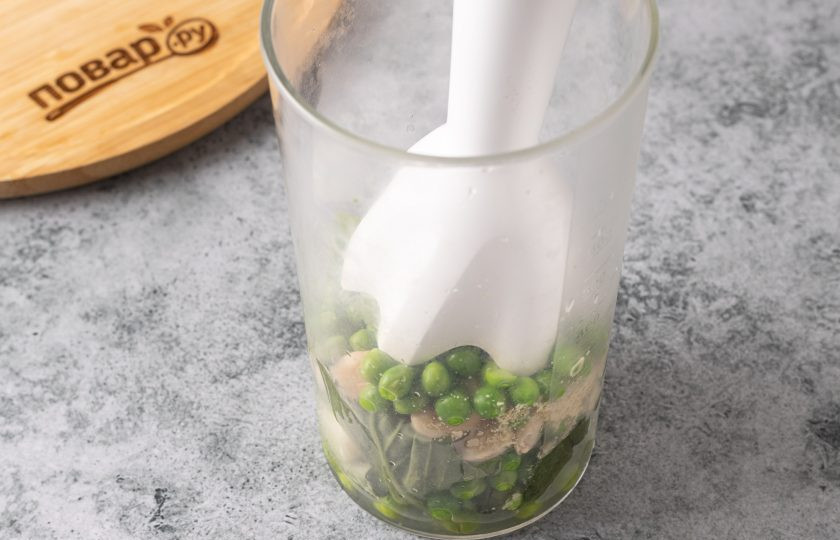 1. Этап. Песто из горошка: Все ингредиенты измельчите в блендере.