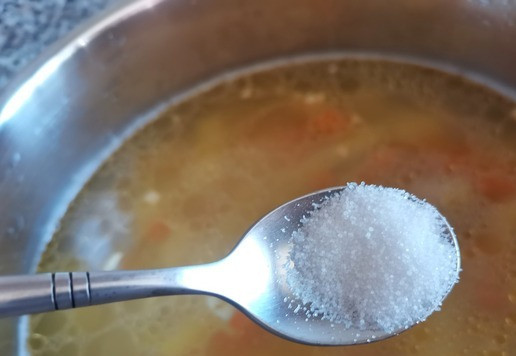 1. Этап. Куриный суп с брокколи: соль и