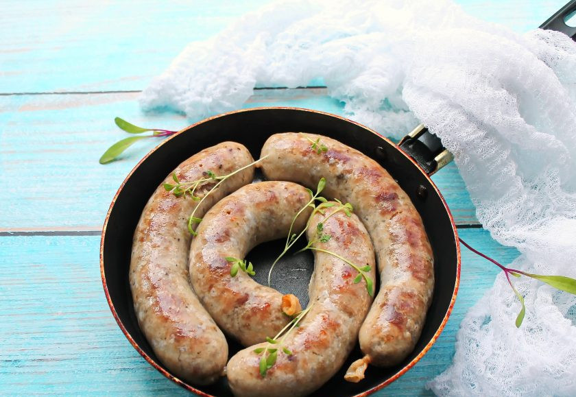 1. Этап. Домашняя колбаса на сковороде: Снимите с огня и сразу подавайте к столу. Приятного аппетита!