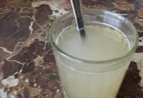 1. Этап. Мармелад из земляники: Желатин замочить в холодной воде на 40 минут, чтоб набух.