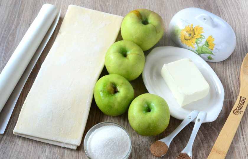 1. Этап. Кармашки с яблочными пирожками: Подготовьте все необходимые ингредиенты.