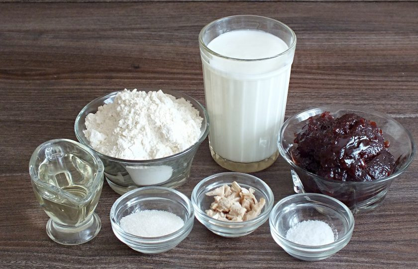 1. Этап. Пирожки с повидлом на кефире: Подготовьте необходимые ингредиенты.
