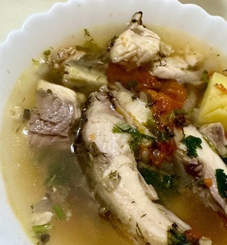 1. Этап. Уха …, суп рыбный по-ростовски: Ну вот. Приперчить можно, зелени рубленой насыпать и прочее…. Это кто как любит. И еще замечу. В процессе приготовления, не увлекайтесь травами всякими, приправами и специями. Не надо. Суп получился наваристый, ароматный. А если рюмочку перед тем, как…, употребить, то точно вам говорю – в тарелке окажется уха!