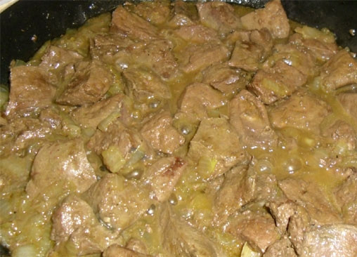 1. Этап. Паштет из печени говяжей: Жарьте ингредиенты до готовности лука. Посолите, поперчите, перемешайте.