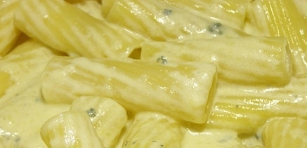 1. Этап. Паста с сыром Дор блю: Перемешайте ингредиенты. Далее накрошите 