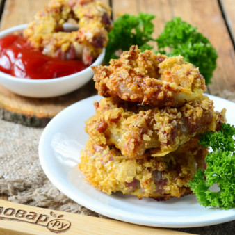 Луковые кольца в беконе и панировке