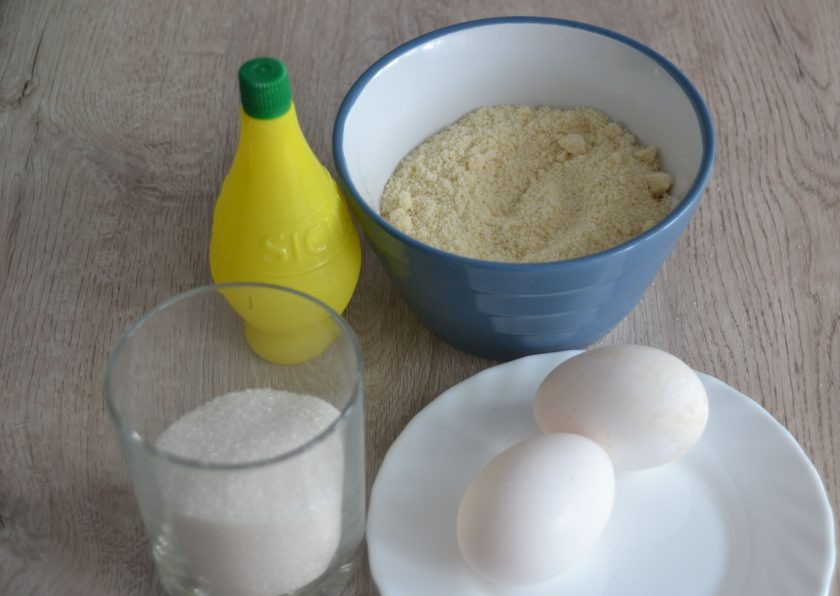 1. Этап. Миндальное безе: Подготовьте ингредиенты.