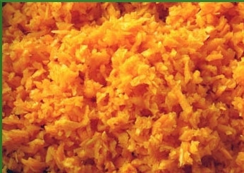 1. Этап. Свекольные котлеты без яиц: 4. То же самое проделываем с морковью. Лишний сок сливаем.