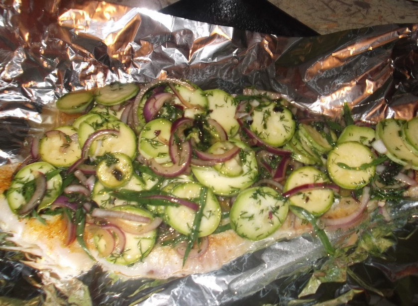 1. Этап. Пангасиус в фольге: Сверху кабачки.