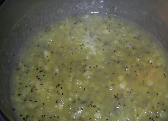 1. Этап. Варенье из киви: Ставим на огонь, доводим до кипения и варим еще 10 минут. Готово!