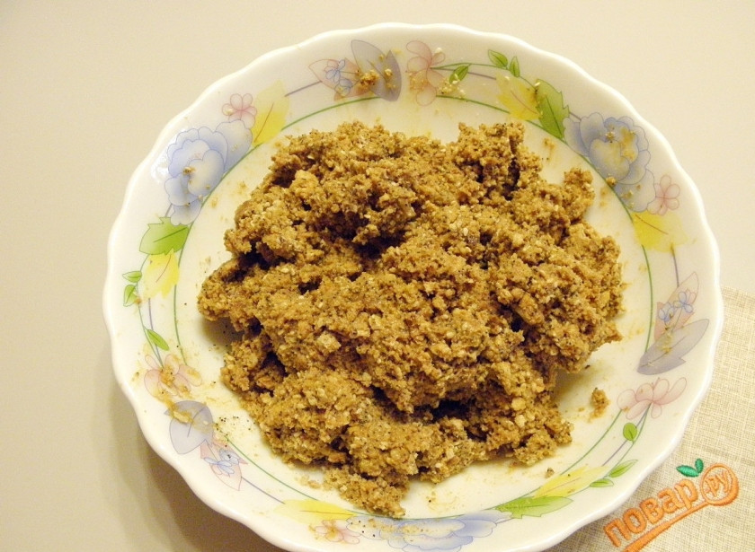 1. Этап. Торт Муравейник из печенья со сгущенкой: Все хорошо перемешайте, только не давите на массу, чтобы не поломались крупные кусочки печенья, они красиво смотрятся в разрезе.